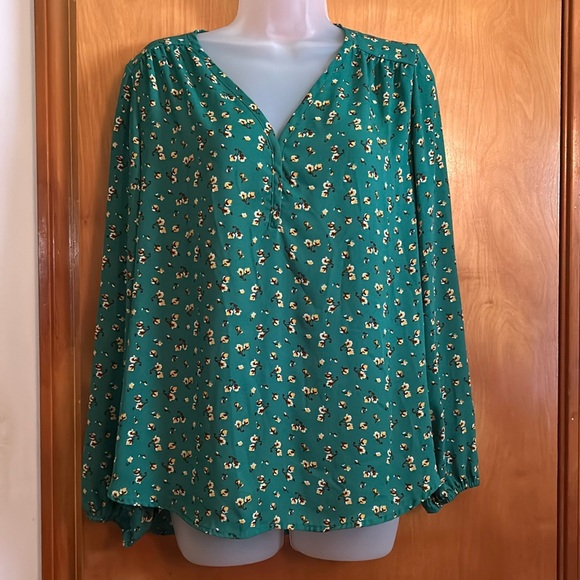 Pleione Tops - Pleione Green Floral V-Neck Long Sleeve Blouse